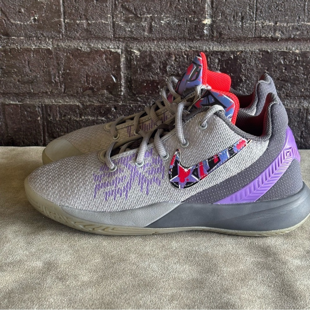 Nike Kyrie Flytrap Boys Sz 6Y Gray Purple Shoes Sneakers - Picture 3 of 8